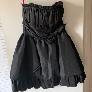 Vintage Betsy Johnson black pouf strapless mini dress. Size 6.